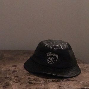 Stussy bucket hat